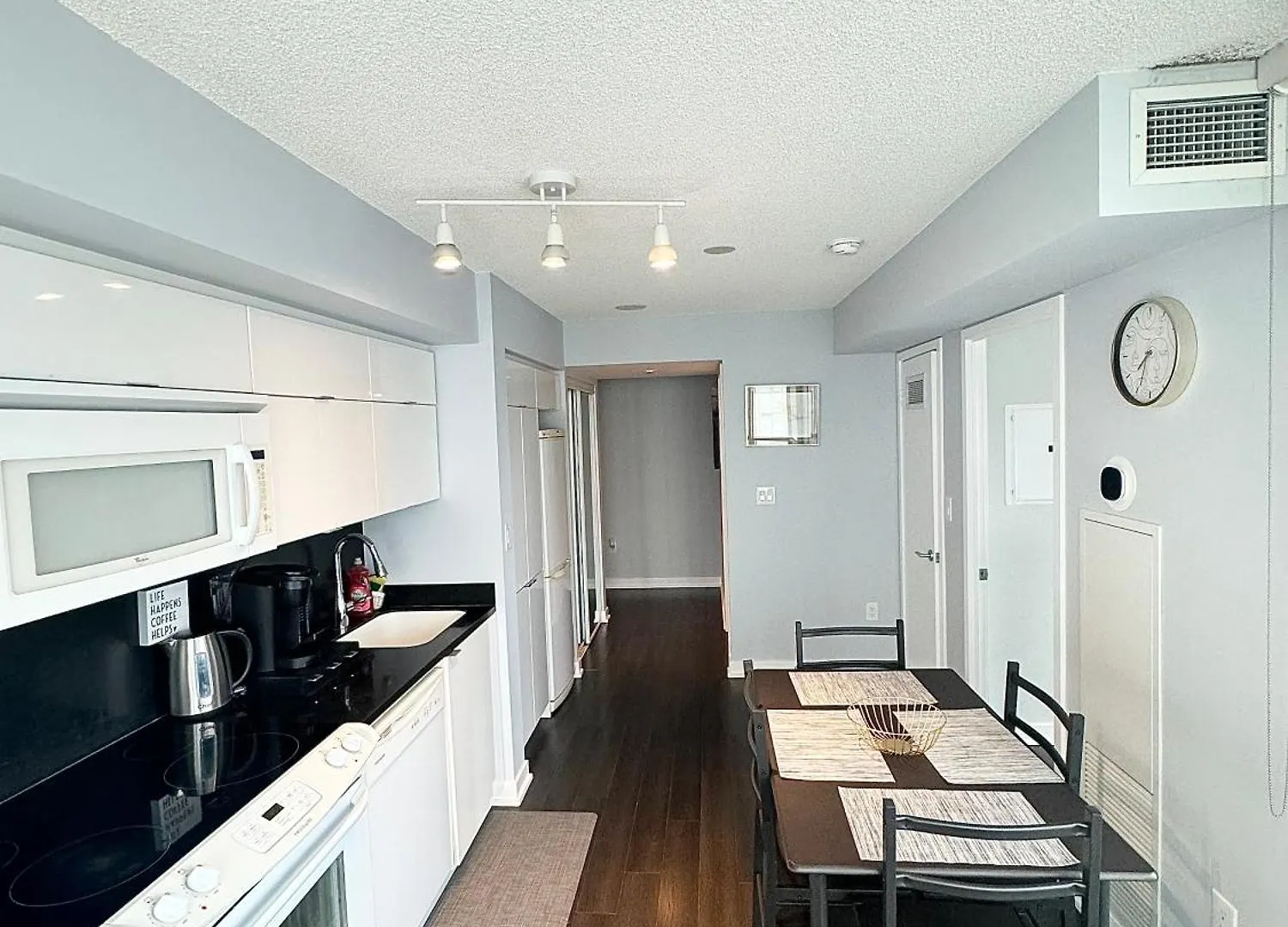 Home Lux Toronto 0*,